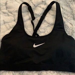Black sports bra